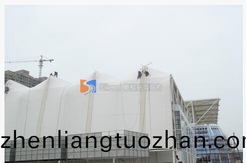 膜結構遮陽棚的安裝需註意哪些事(shi)項