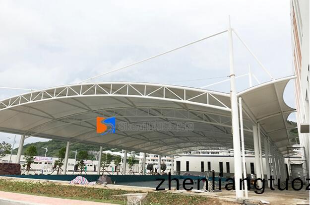 學(xue)校搭建膜結構遮陽棚需要(yao)註意什麼
