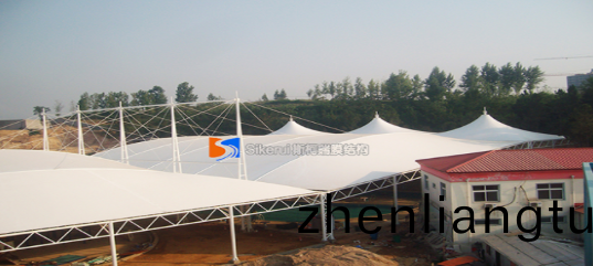 那(na)些(xie)隨處可(ke)見張(zhang)拉膜(mo)結構的場所