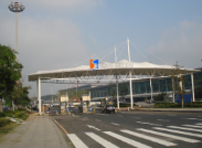 如何(he)選擇可靠的張(zhang)拉(la)膜生(sheng)産(chan)廠傢(jia)