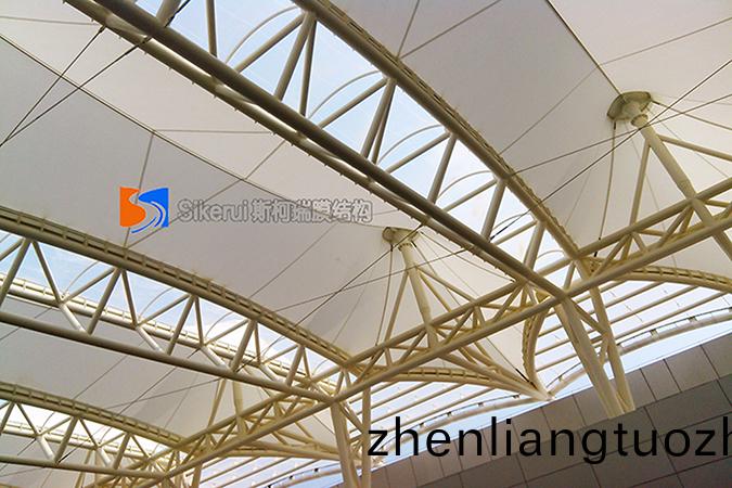 香港(gang)大學頂(ding)棚(peng)膜(mo)結構工程