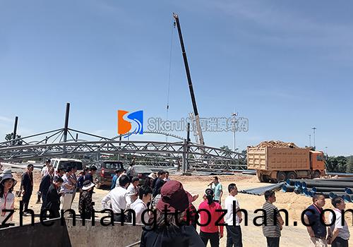 雲(yun)南麯靖(jing)交易(yi)市場(chang)膜(mo)結(jie)構(gou)施工進行中