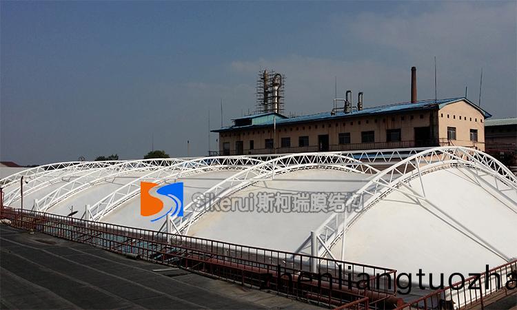 山東(dong)某汚水(shui)池(chi)加蓋(gai)封(feng)閉(bi)膜結構項(xiang)目(mu)(1)